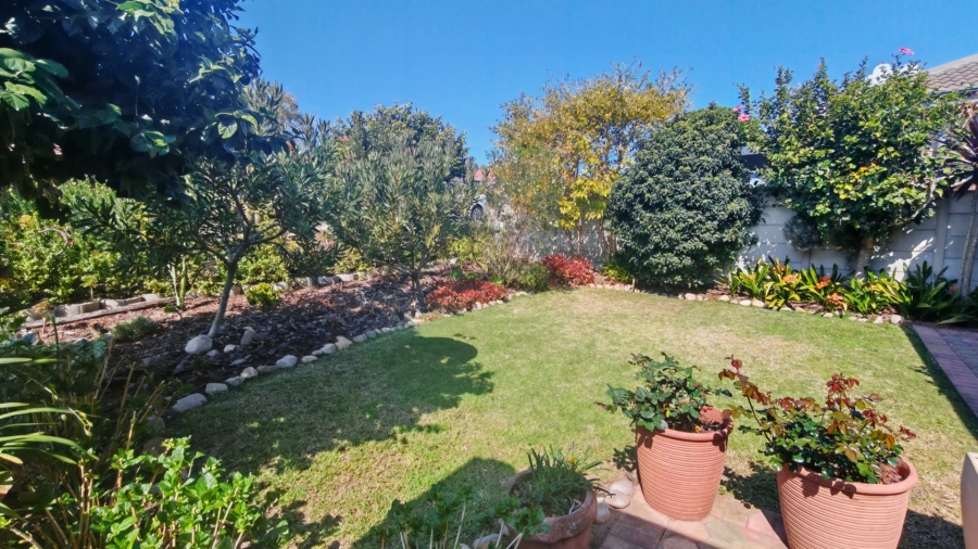 3 Bedroom Property for Sale in Fraaiuitsig Western Cape